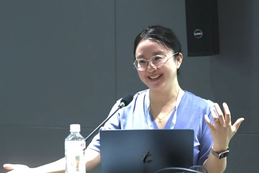 学者和同学们的到来表示热烈欢迎