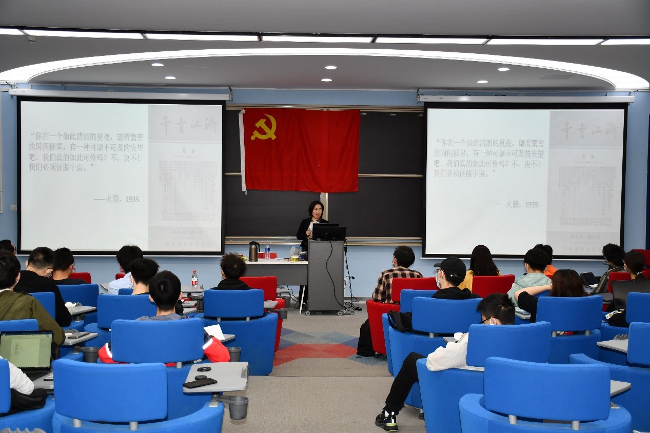 深深的唤起了在场每一位同学对钱老的敬
