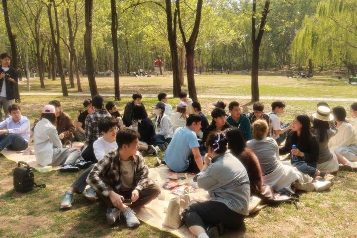 野餐交流和颁奖留念等环节