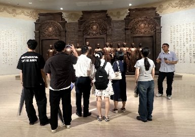 具有伟大而深远的意义