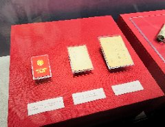 会议通过了中国共产党的第一个纲领和工