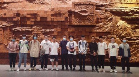 同学们体味到了半殖民地半封建社会下旧