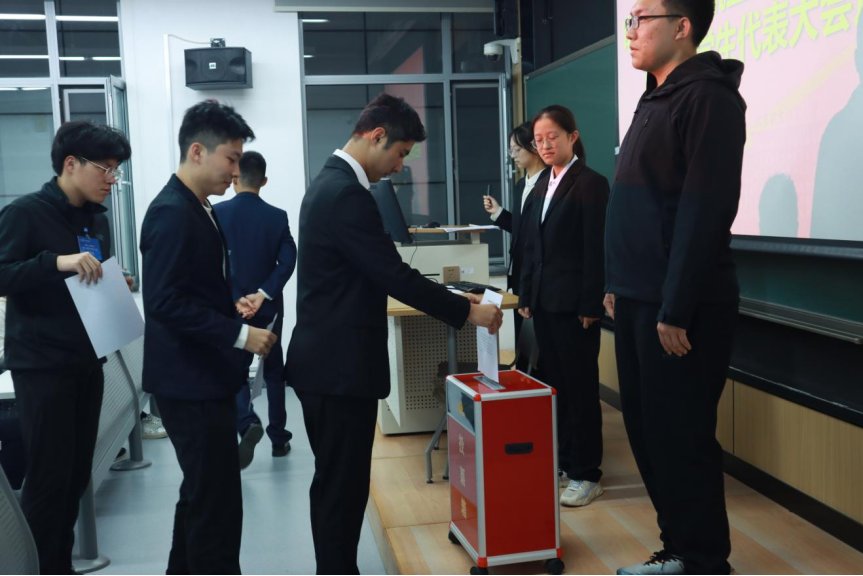 大会对上一届劲爆娱乐客户端手机版登录