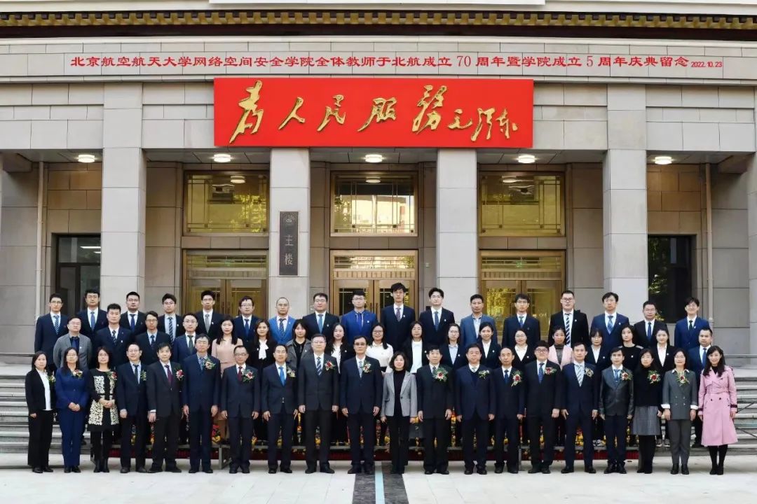 他坚持学以致用
