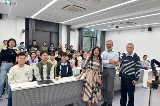 她的课是北航学子口中“最盼望的时刻”
