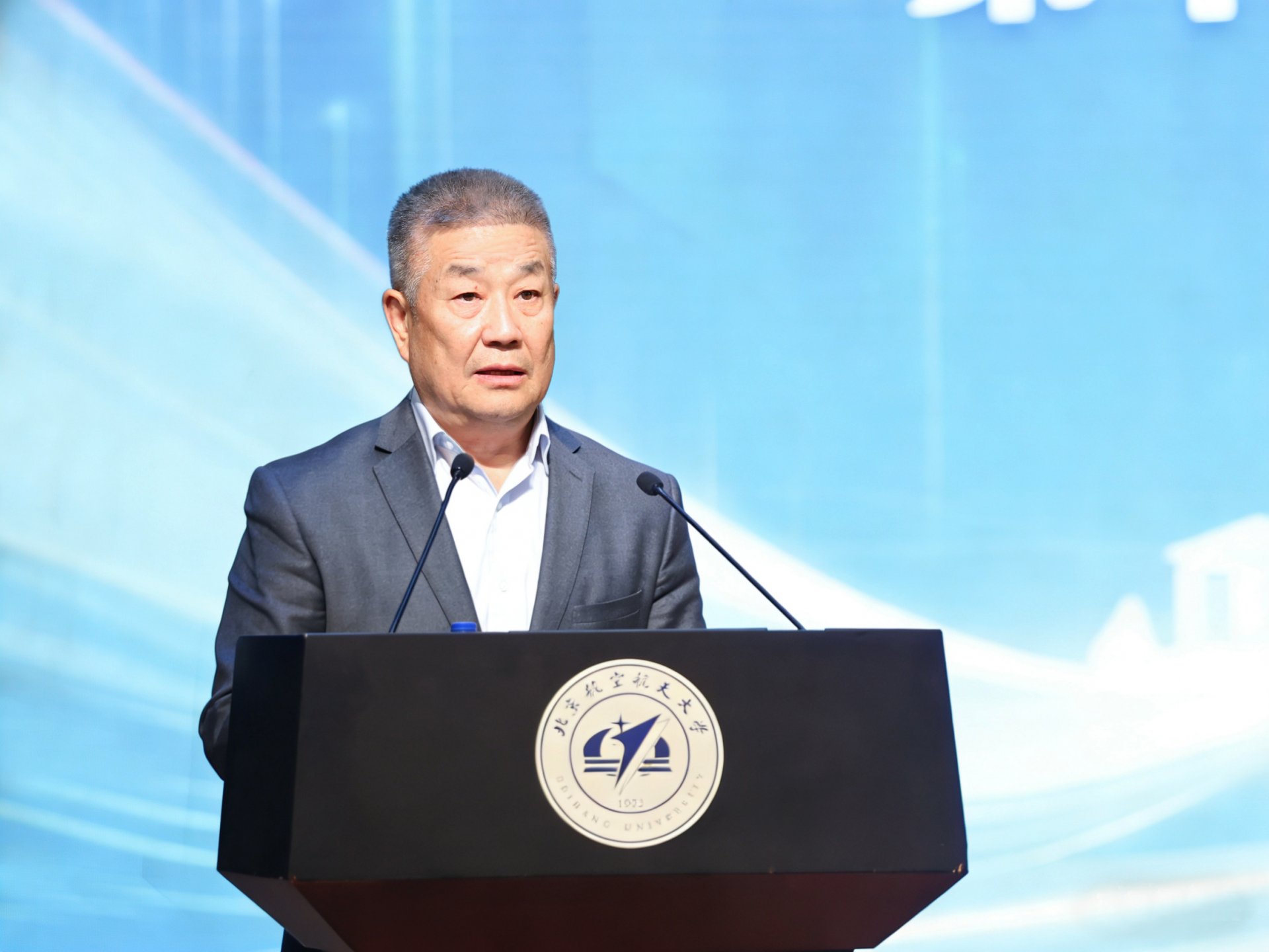 坚持劲爆娱乐客户端最新版下载科技人才