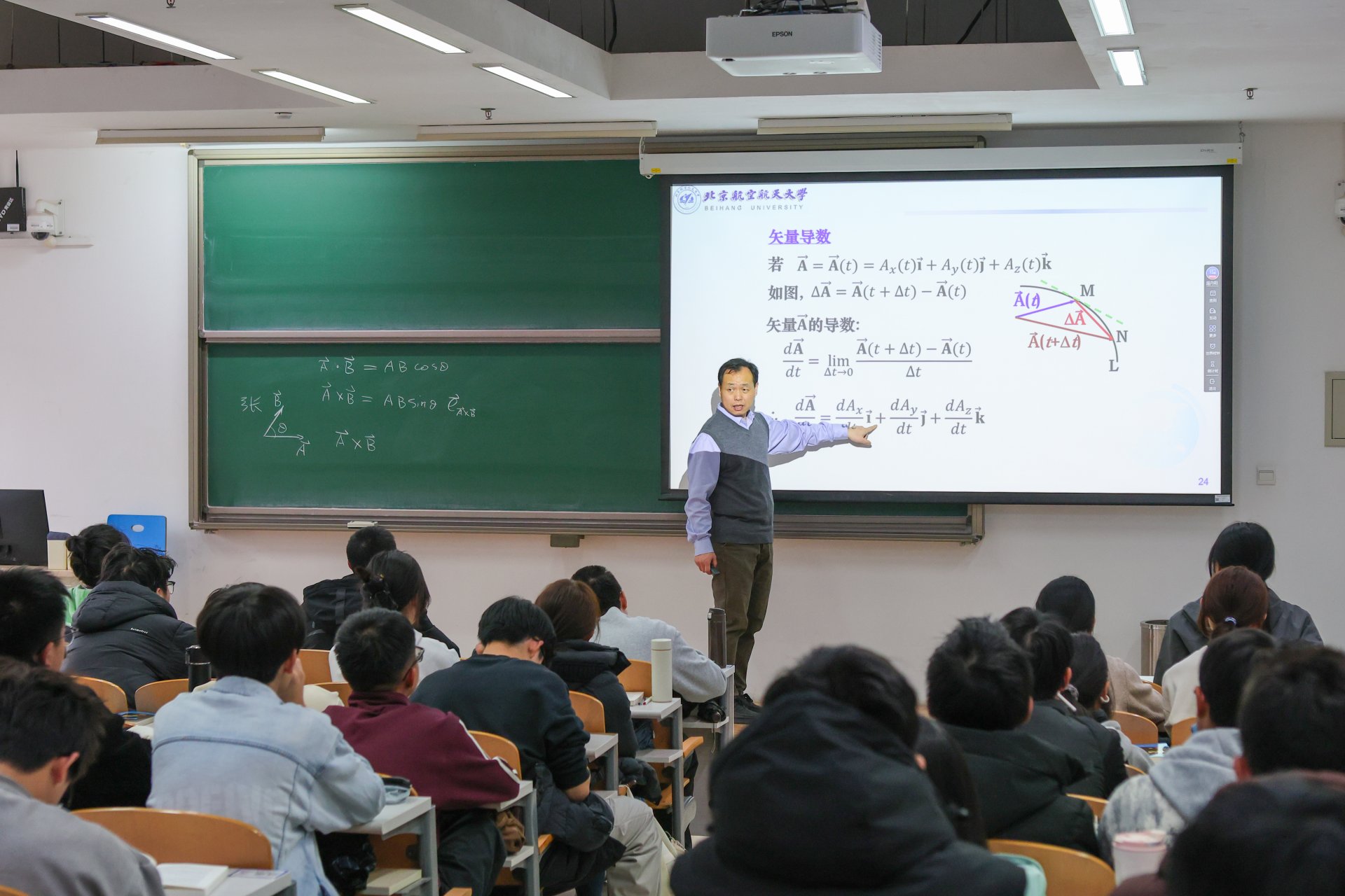 在体育课上昂扬地拥抱阳光