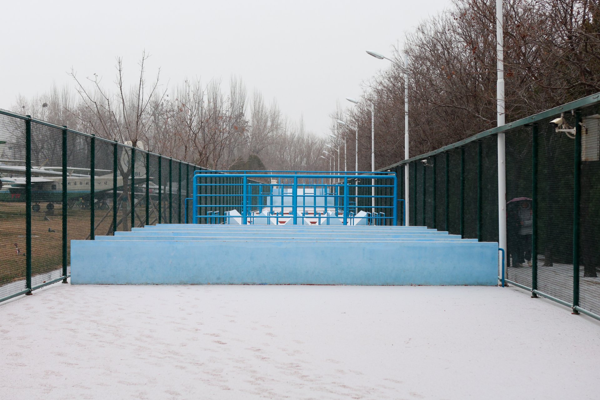 今冬的第一场雪落在北航