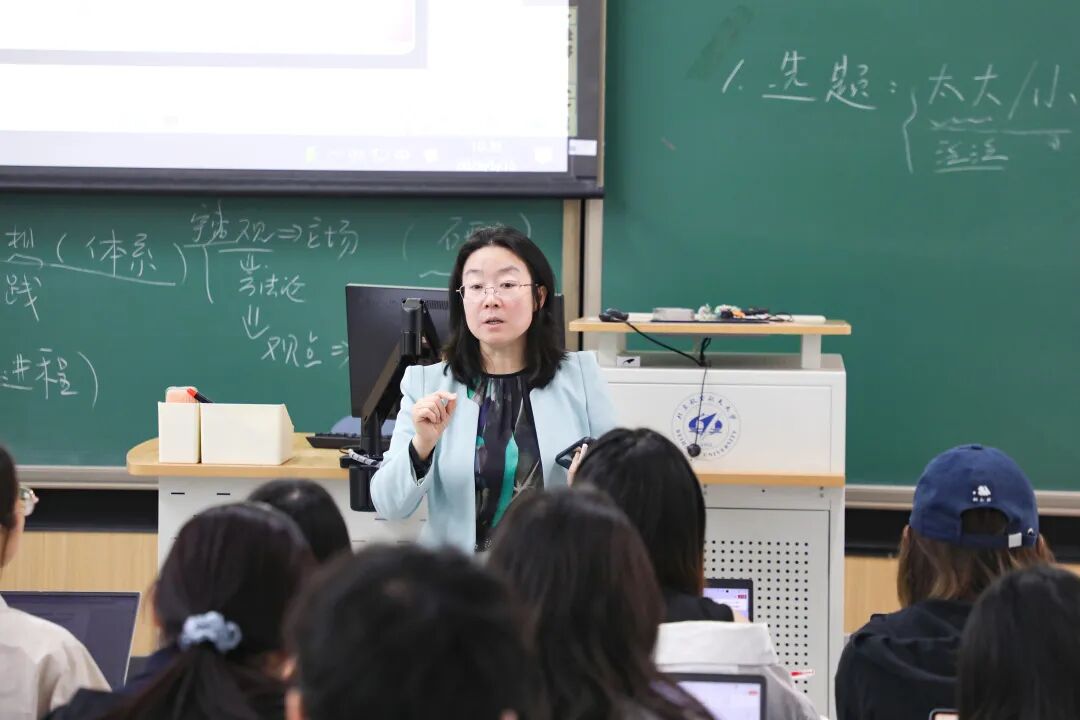 她深耕讲台二十载