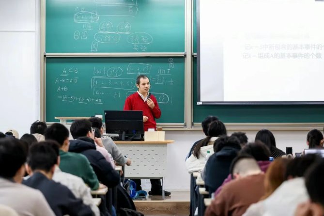 要重视思政课主渠道作用