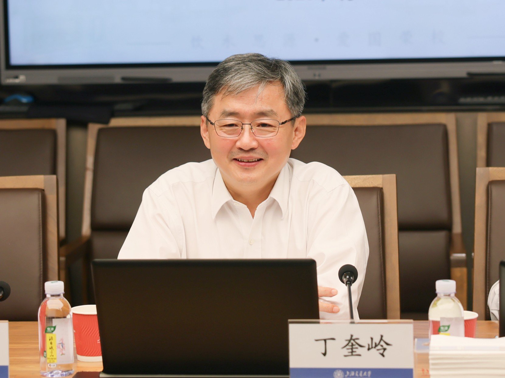 看望在沪校友及在企培养劲爆娱乐客户端