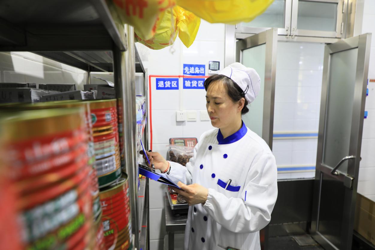 另外为树立先进典型