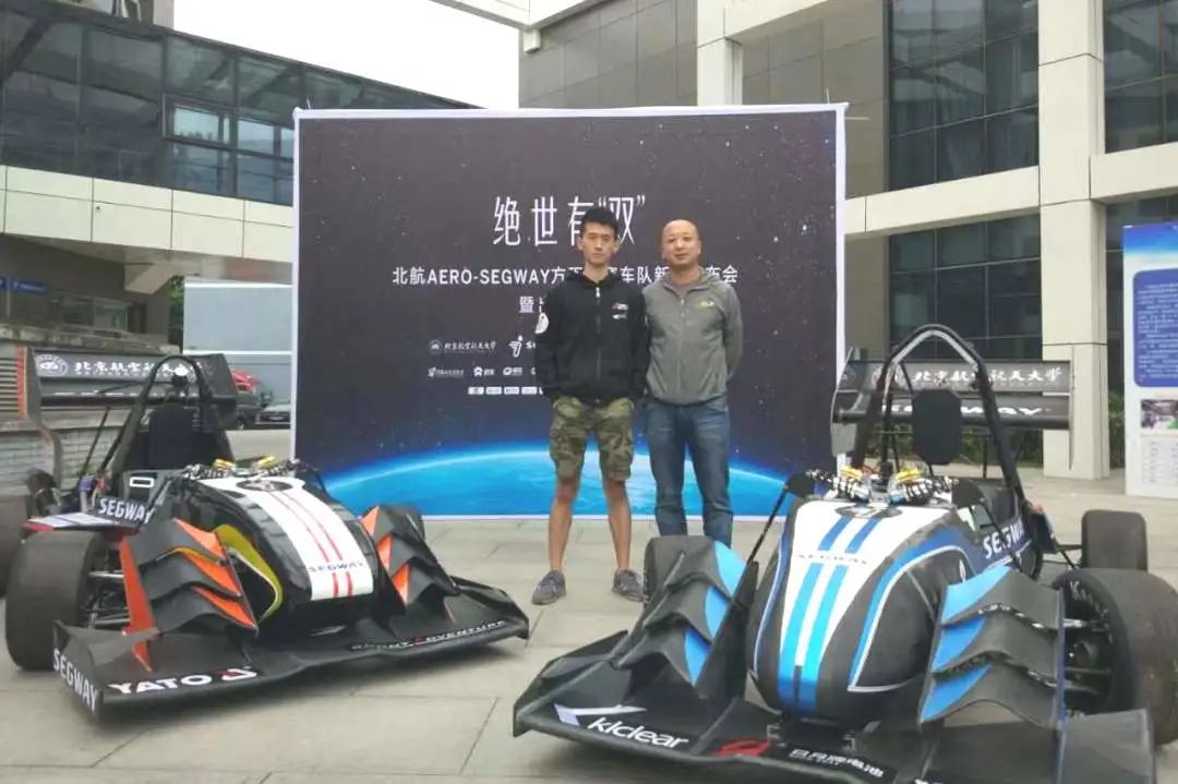 他专门从事实验教学