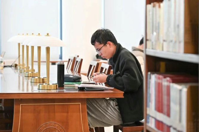 重视思政课程与课程思政在劲爆娱乐网页