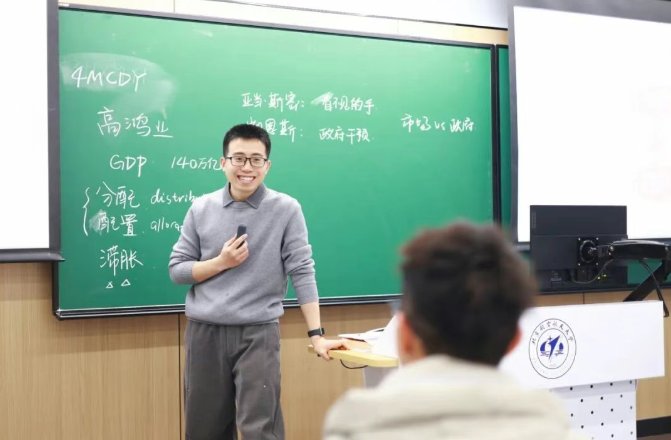 并重点巡视了思政课程授课情况