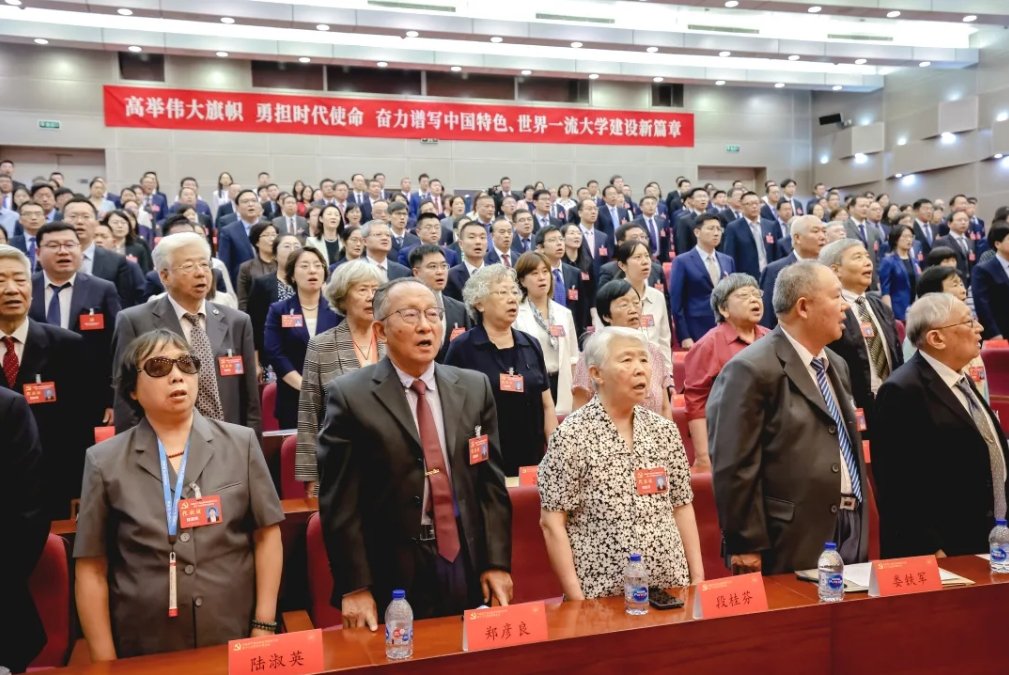 另外大会主席团执行主席在主席台就坐