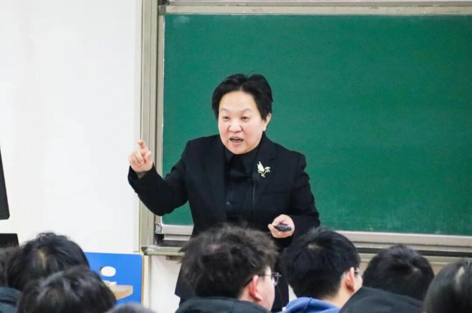 要以师生为本