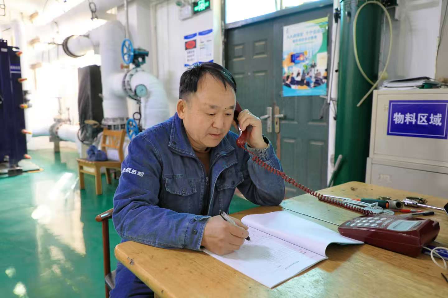 致敬平凡坚守