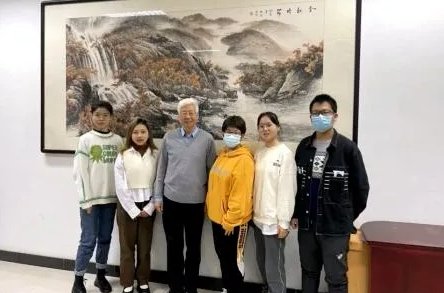 纪录片讲述了三张照片背后三代人的青春